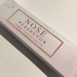 Luxie x Jadeywadey180 nose perfector brush